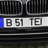 ŚWIETNA RAMKA NA TABLICĘ REJESTRACYJNĄ PEUGEOT NADRUK ŻEL 2 szt. PREMIUM